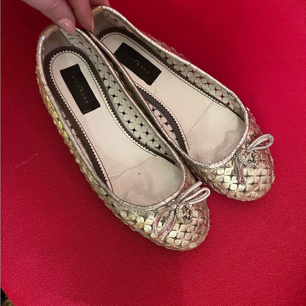 Richmond Metallic Silver Flats with Bow Detail and Textured Surface - Picture 8 of 10